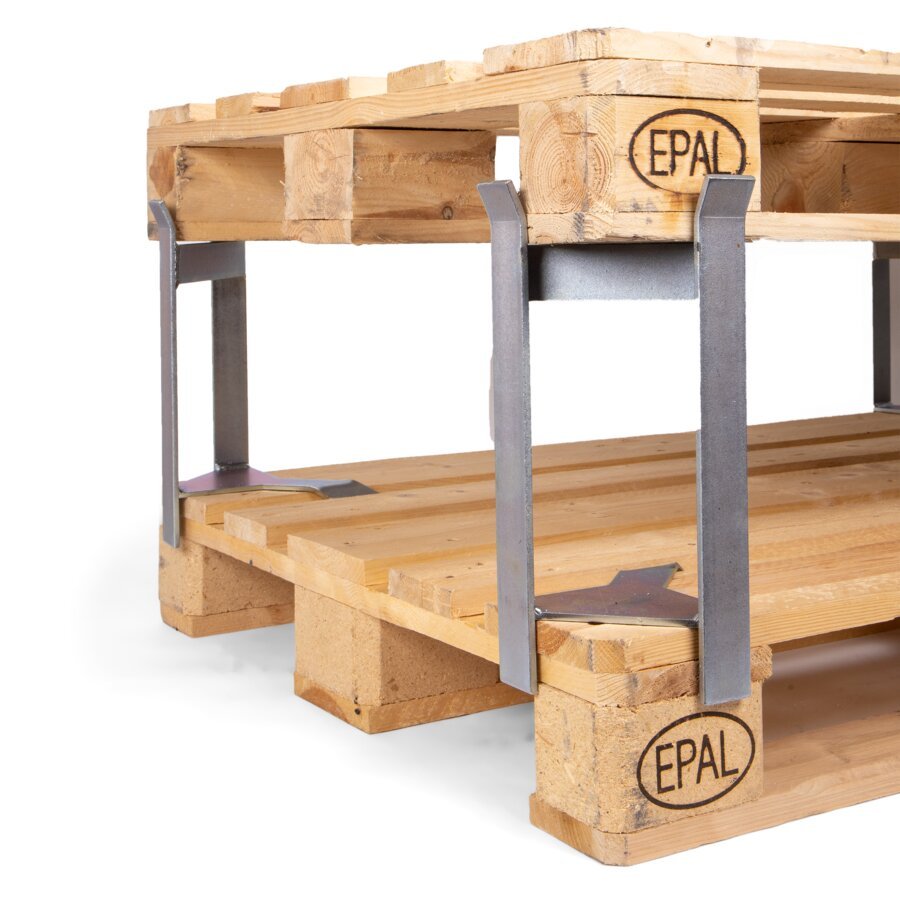 Dank der Paletten Distanzhalter lassen sich Paletten einfach aufeinander stapeln