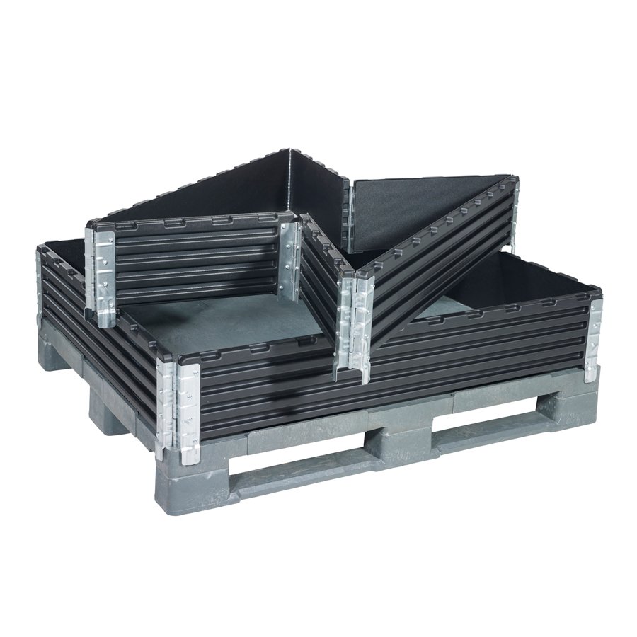 Ein Aufsatzrahmen auf einer Palette und einer quer halb zusammengeklappt darber