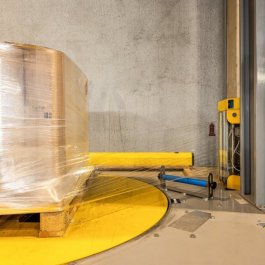 Palettenwickler mit nachgerüstetem Schnurbildungssystem