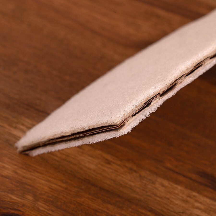 Detailansicht der schaumkaschierten Antirutschunterlage mit mehrschichtigem Aufbau