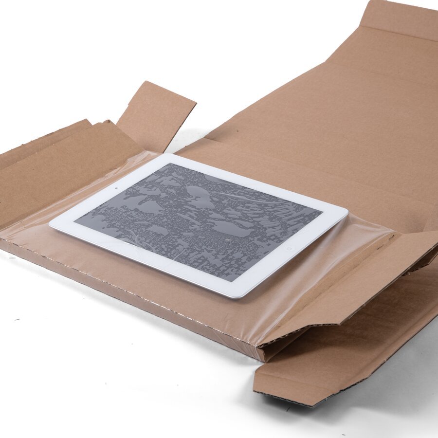 Durch Aufrichten der Seitenklappen spannt sich die Folie und sichert das Packgut