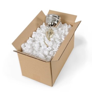 Die weißen Verpackungschips sind formstabil und besonders stoßdämpfend