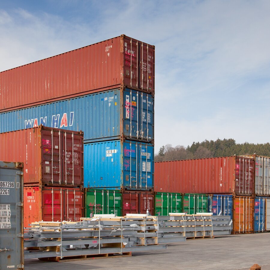 Für den Transport mit Übersee-Containern geeignet Für den Transport mit Übersee-Containern geeignet