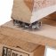 Zwischenlage für Holz deren Wirkungsgrad von der Einpresstiefe abhängt