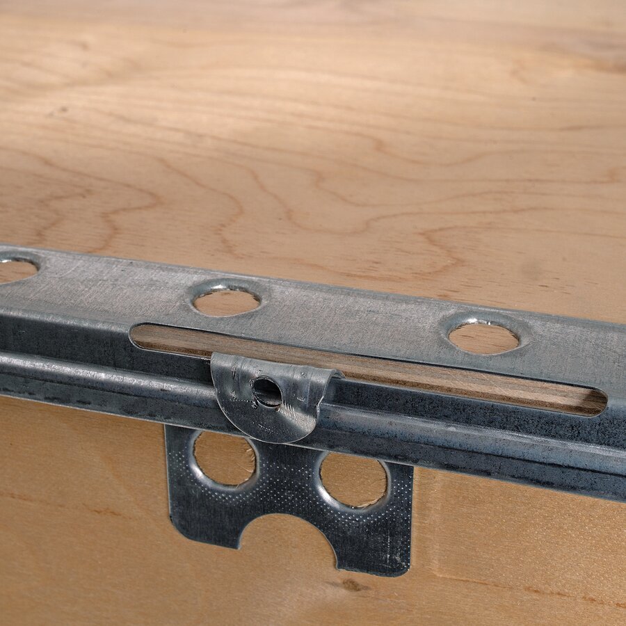 Ohne Nägel und Schrauben verschlossen - lediglich die Laschen müssen umgebogen werden Ohne Nägel und Schrauben verschlossen - lediglich die Laschen müssen umgebogen werden