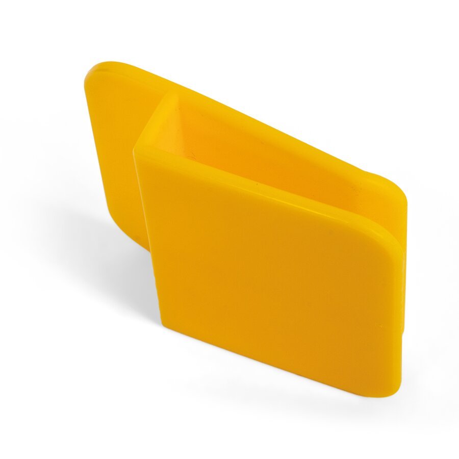 Dank des auffllig gelben Kunststoffs ist die Klammer am Karton nicht zu bersehen