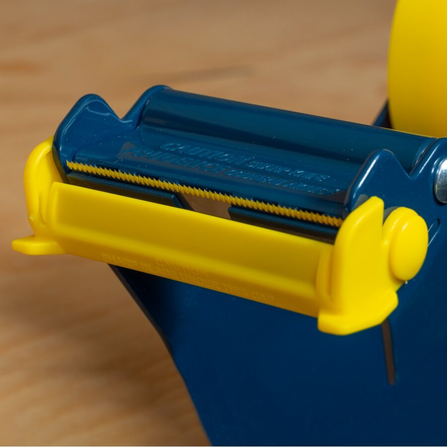 Inkl. 2 unterschiedlichen Schneidklingen (glatt und gezahnt) und Messerschutz Inkl. 2 unterschiedlichen Schneidklingen (glatt und gezahnt) und Messerschutz