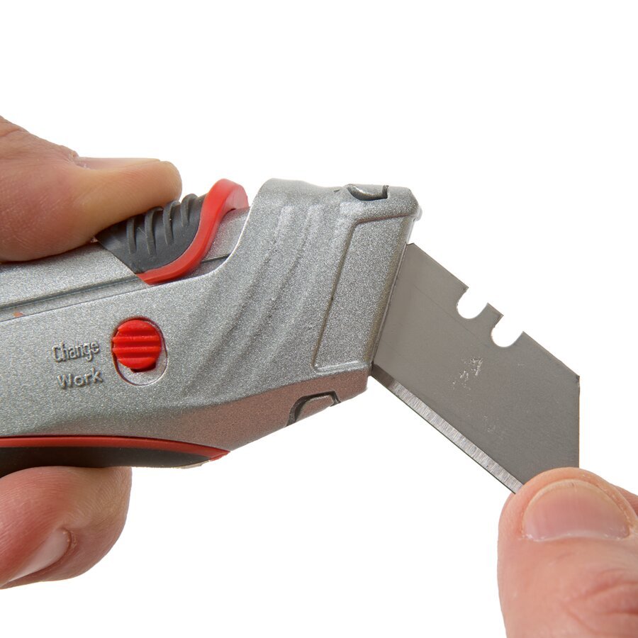 Einfacher Klingenwechsel dank Sicherungsriegel Einfacher Klingenwechsel dank Sicherungsriegel